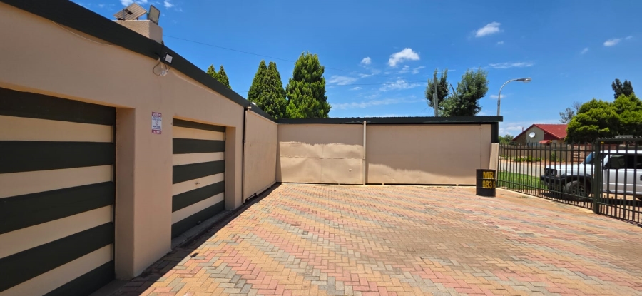 8 Bedroom Property for Sale in Meiringspark North West